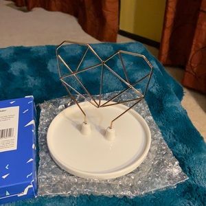 Coxet Wire Heart Ceramic Jewelry Holder NWT